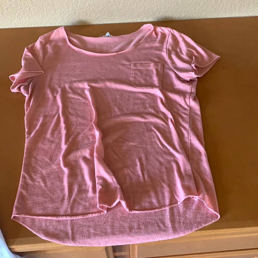 pink tshirt